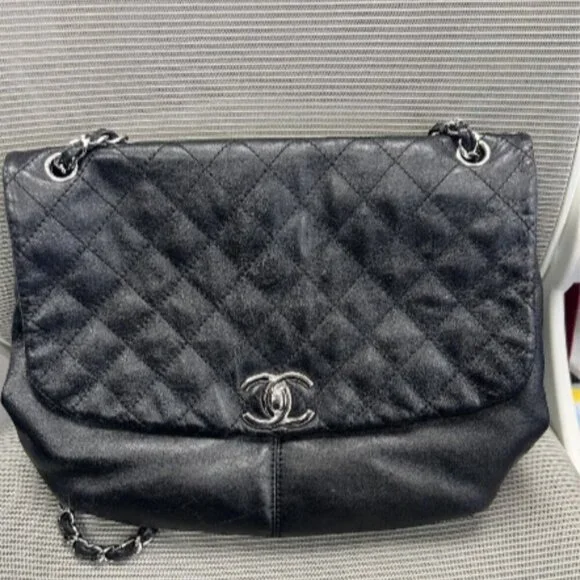 Chanel Lambskin Quilted Large Trianon Messenger Flap black - Picture 5 of 16